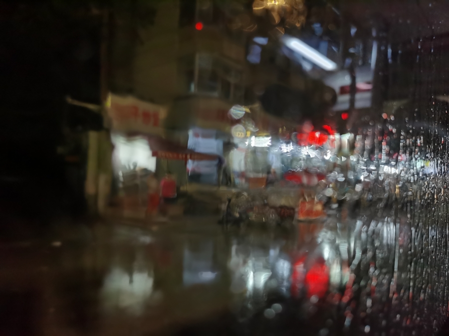 广西桂林多地出现50毫米左右的强降雨 发布暴雨橙色预警信号